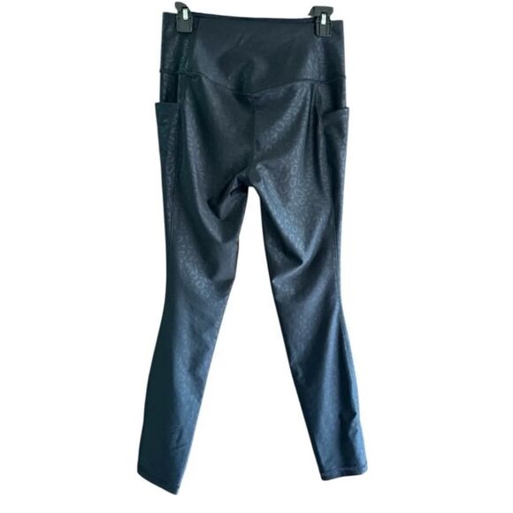 Athleta Salutation Stash Embossed 7/8 Tights – Size M - Picture 4 of 6